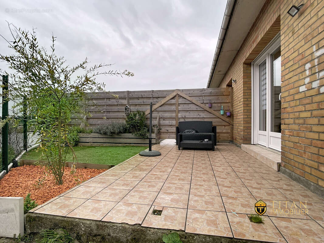 Maison individuelle 3 chambres, garage, jardin et local loué à Oye-plage - Maison à OYE-PLAGE