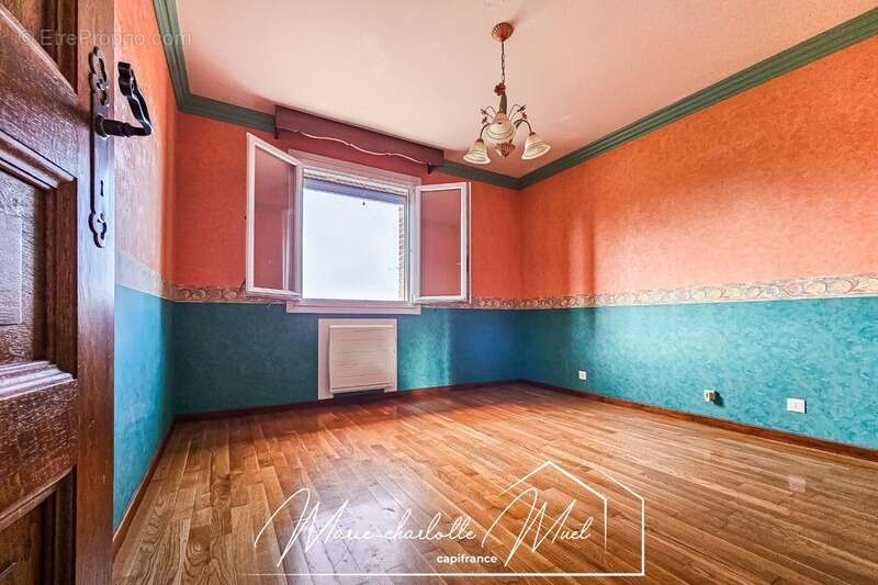 Maison à BAGE-LA-VILLE