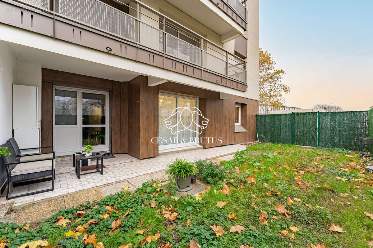 TERRASSE ET LE JARDIN  - Appartement à VENISSIEUX