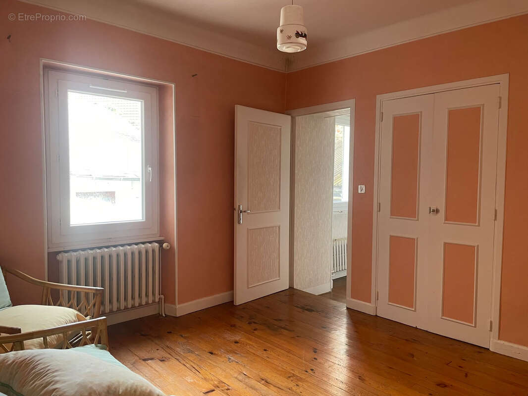 Maison à LE MAYET-DE-MONTAGNE