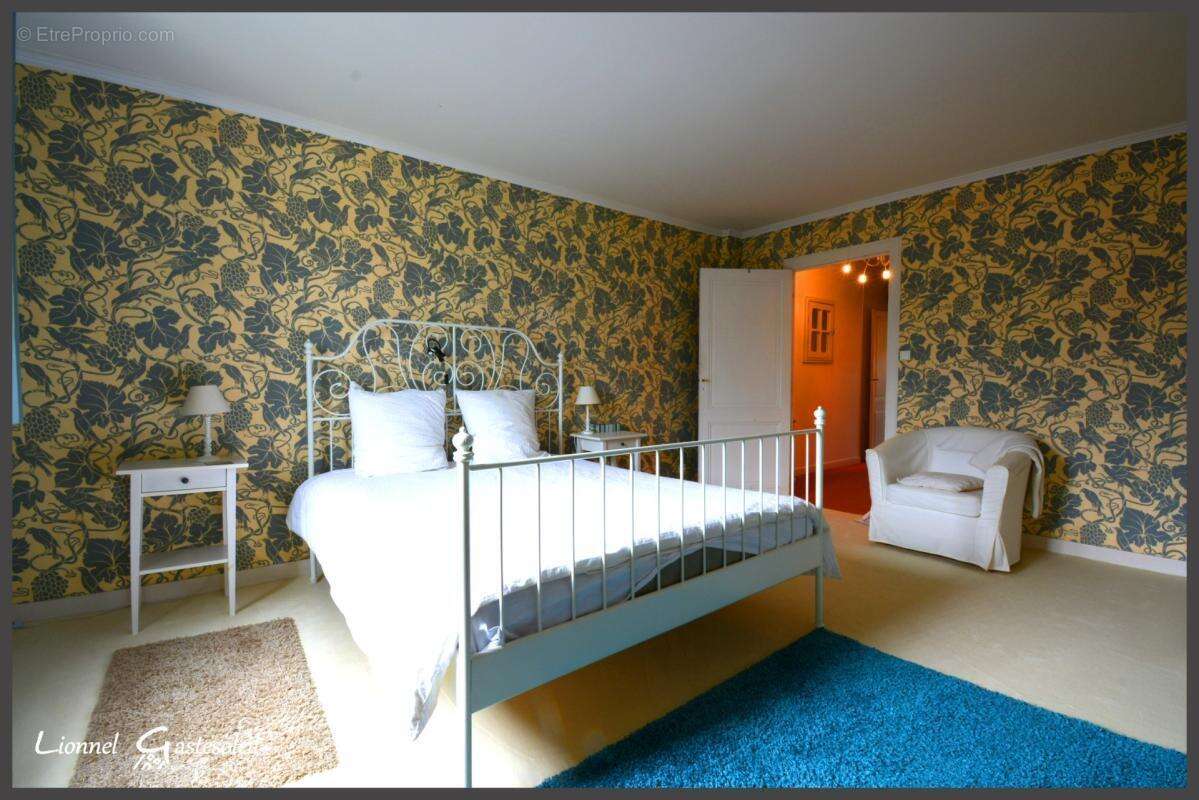 Maison à vendre 3/4 chambres à colombages au cœur de la bastide, idéale pour vivre ou investir à deux pas de la Dordogne à SAINT - photo 7