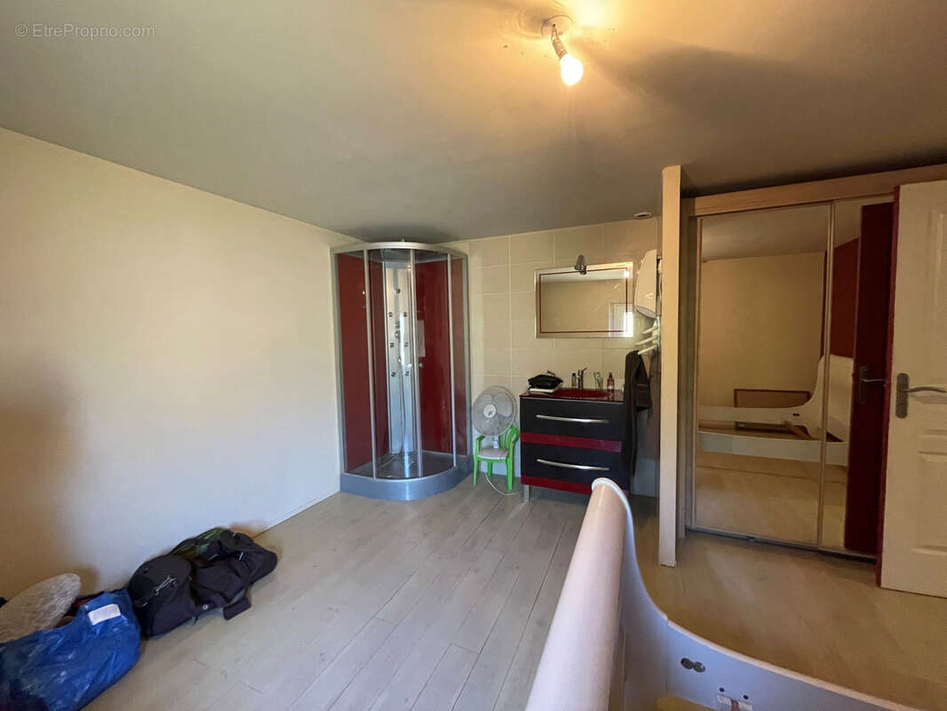 Maison à MORNAS