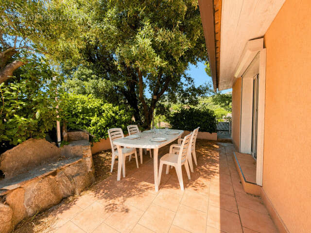 Domaine des Maurels à Bormes-les-Mimosas : 2 habitations avec terrasses sur parcelle de 350 m² - photo 2