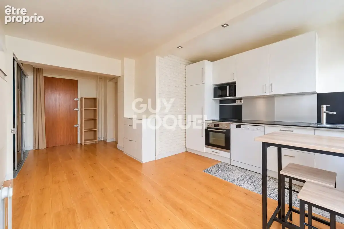 Studio en parfait état général avec une terrasse de 18m² ! - photo 4