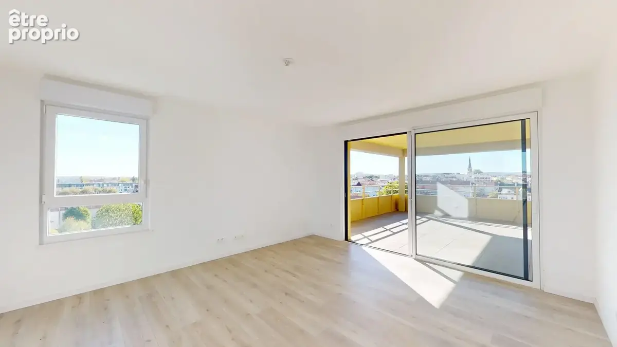 Appartement T4 de 155 m2 avec terrasse, loggia, garage et parking intérieur à Metz - photo 3