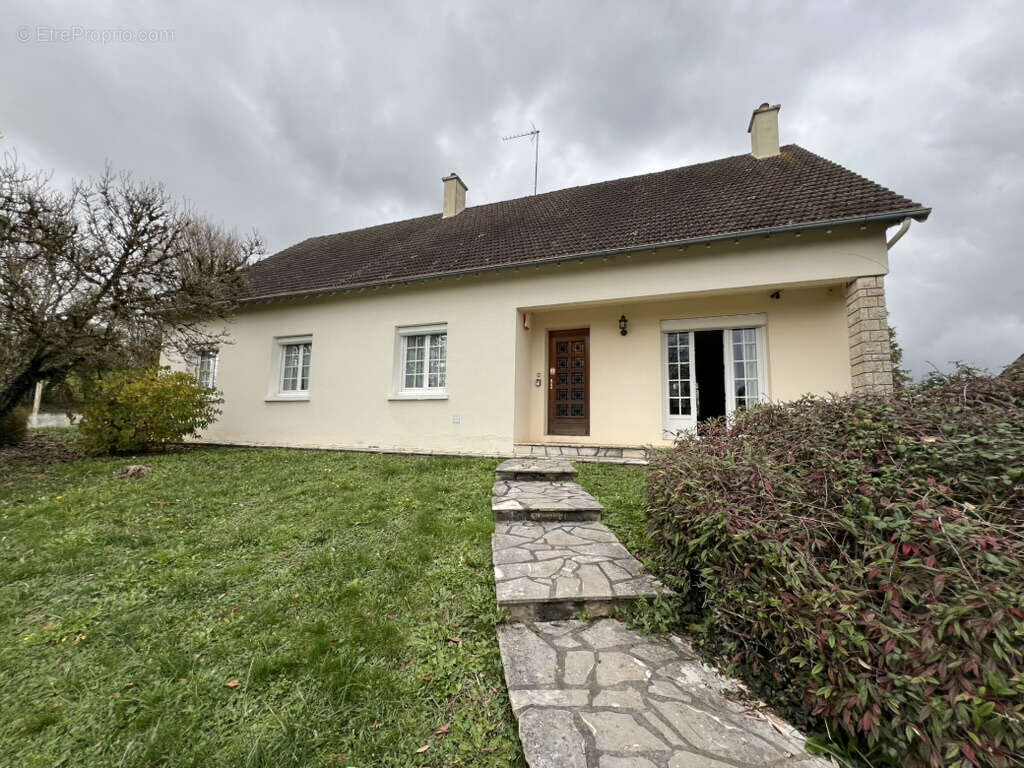 Maison à NEUVY-DEUX-CLOCHERS