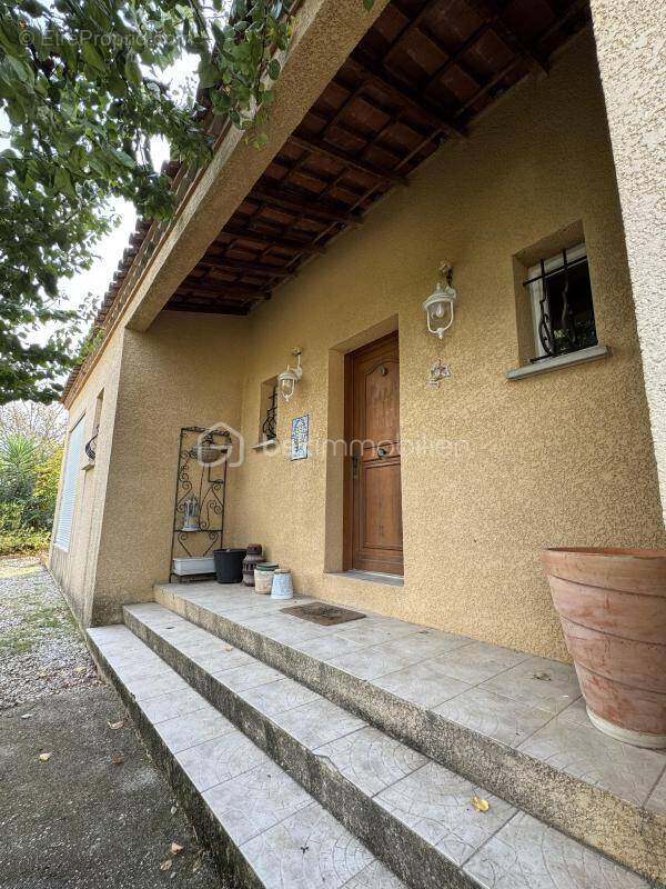 Maison à SAINT-SERIES