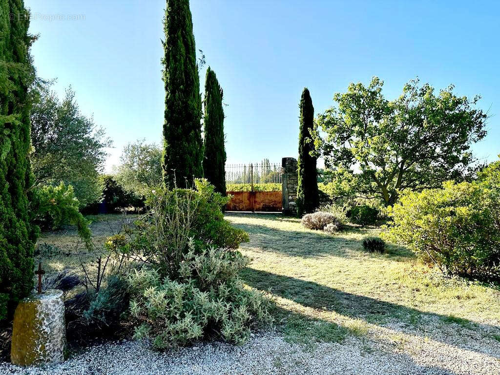 Maison à CAMARET-SUR-AIGUES