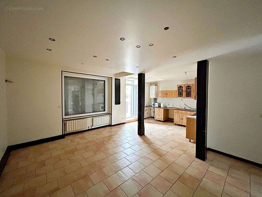Appartement à POUILLY-SOUS-CHARLIEU