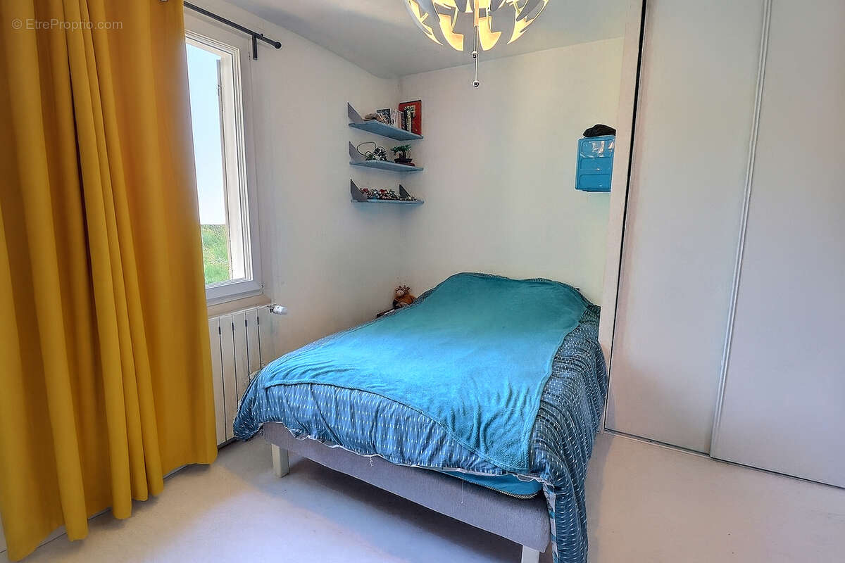 Maison à ENTRAIGUES-SUR-LA-SORGUE