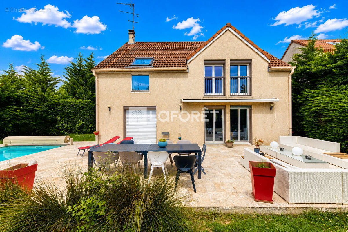 Maison à LESIGNY