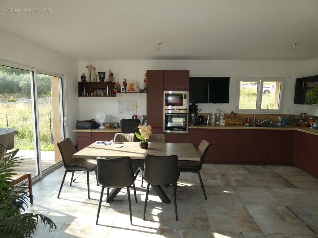 Maison à ESPINASSES