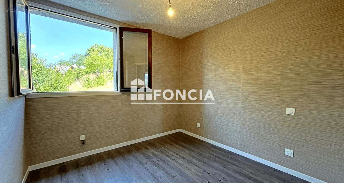 MAISON INDIVIDUELLE composée de trois appartements - photo 7