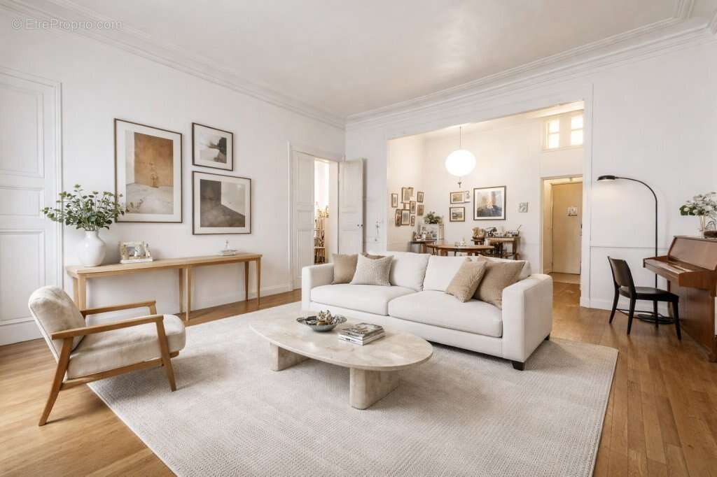 Appartement à PARIS-3E