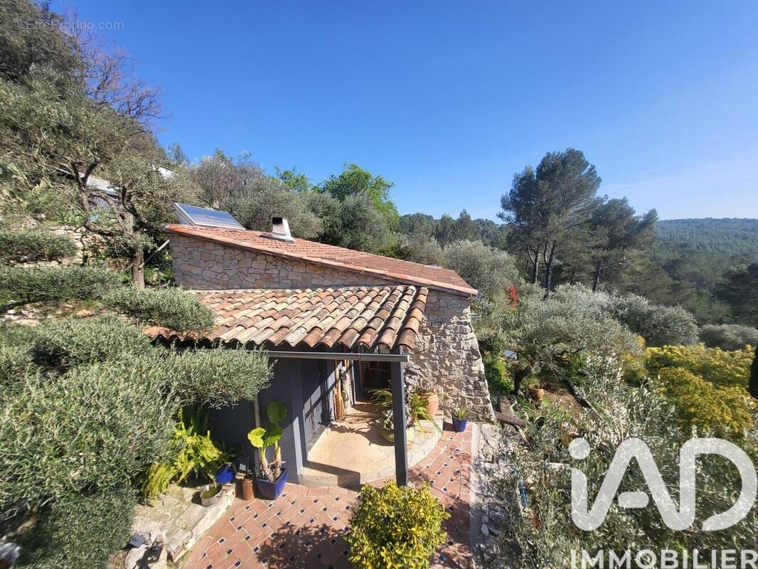 Photo 1 - Maison à CUERS