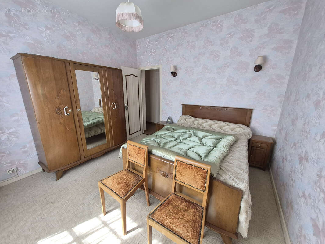 Maison avec dépendance et 2000 m2 terrain - photo 6