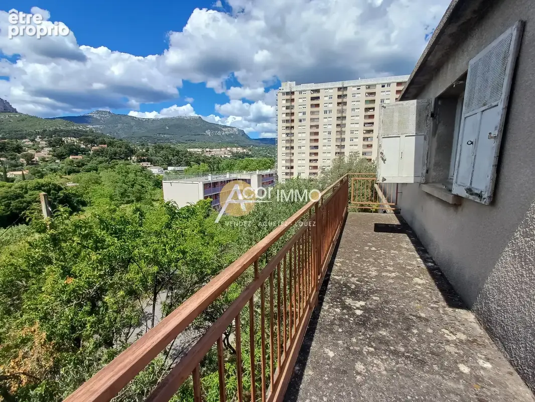 Toulon   une propriété 5 chambres sur  plus de 10 000m2 de terrain - photo 5