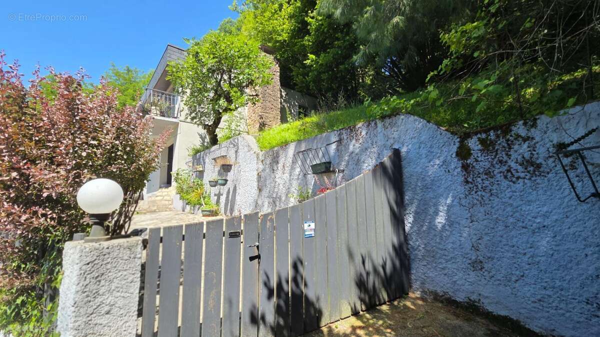 Maison à VIVIERS-DU-LAC
