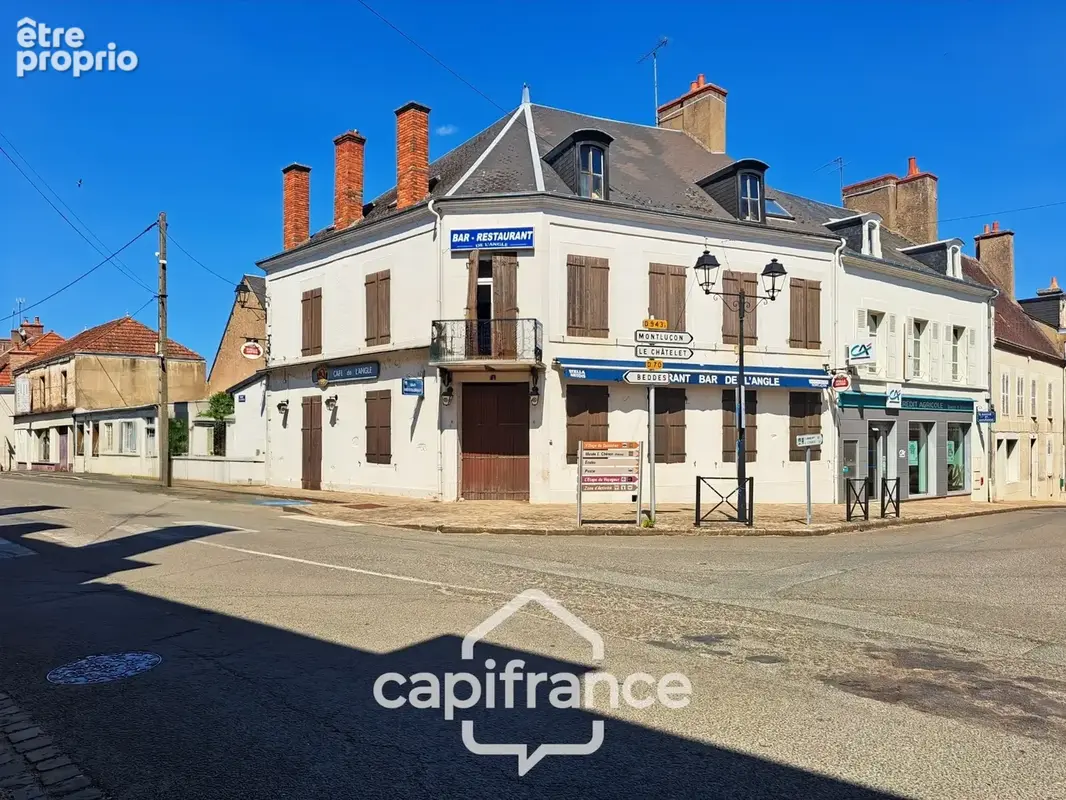 Ancien bar-restaurant avec logement – Fort potentiel au cœur de Châteaumeillant - photo 2
