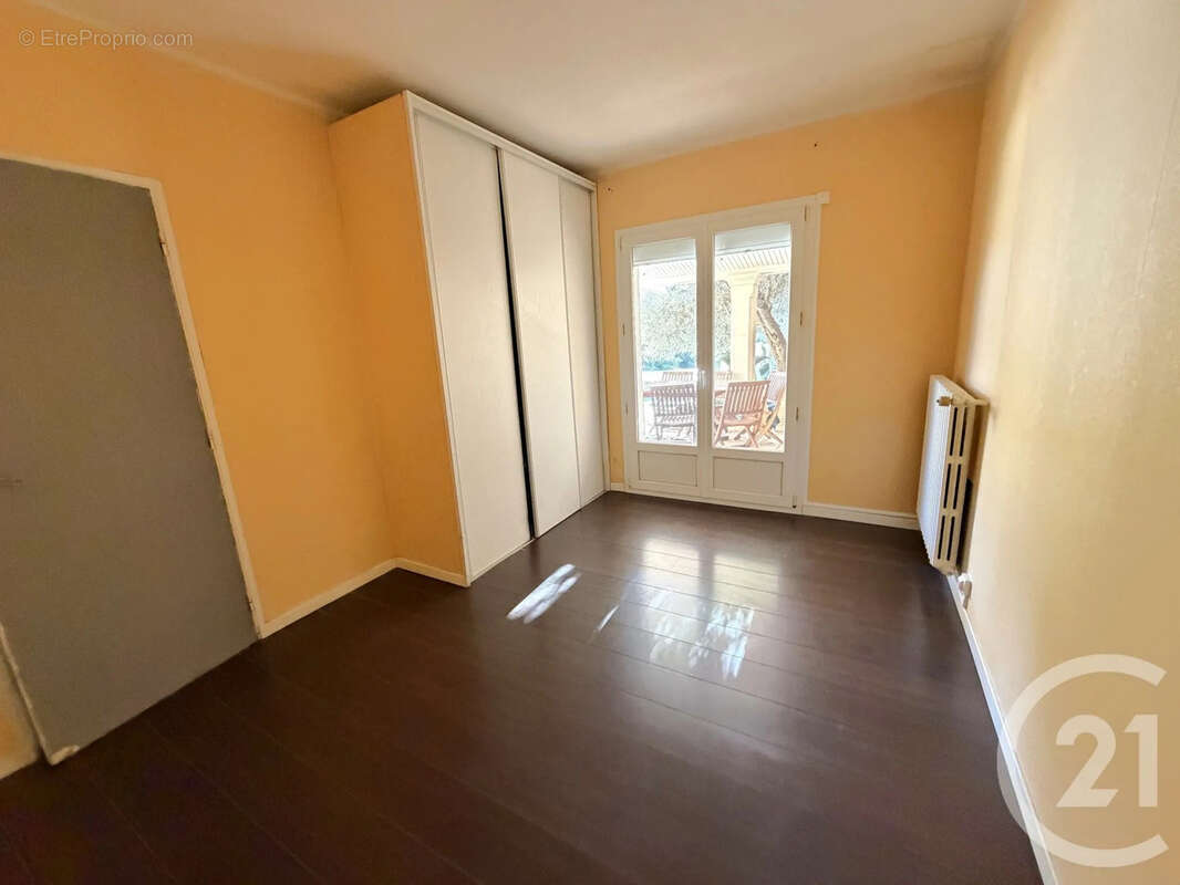 Maison à PINS-JUSTARET