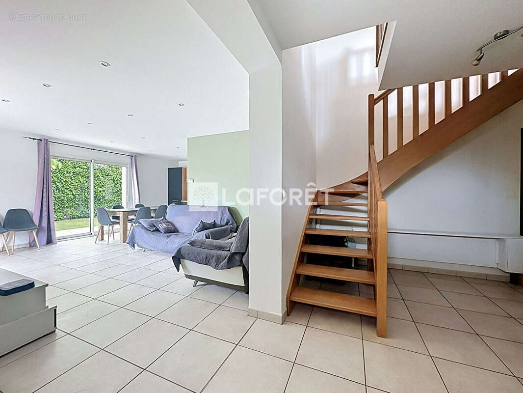Maison à vendre Neuville Les Dames 7 pièce(s) 129.86 m2 - photo 5