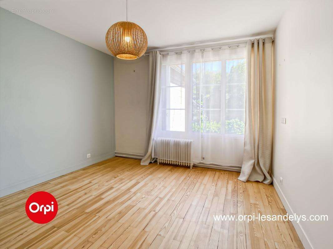 Maison de caractère entièrement rénovée - À Vendre 4 chambres - Bureau - Jardin - photo 18