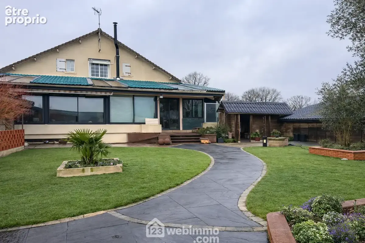Maison de village de 377m²