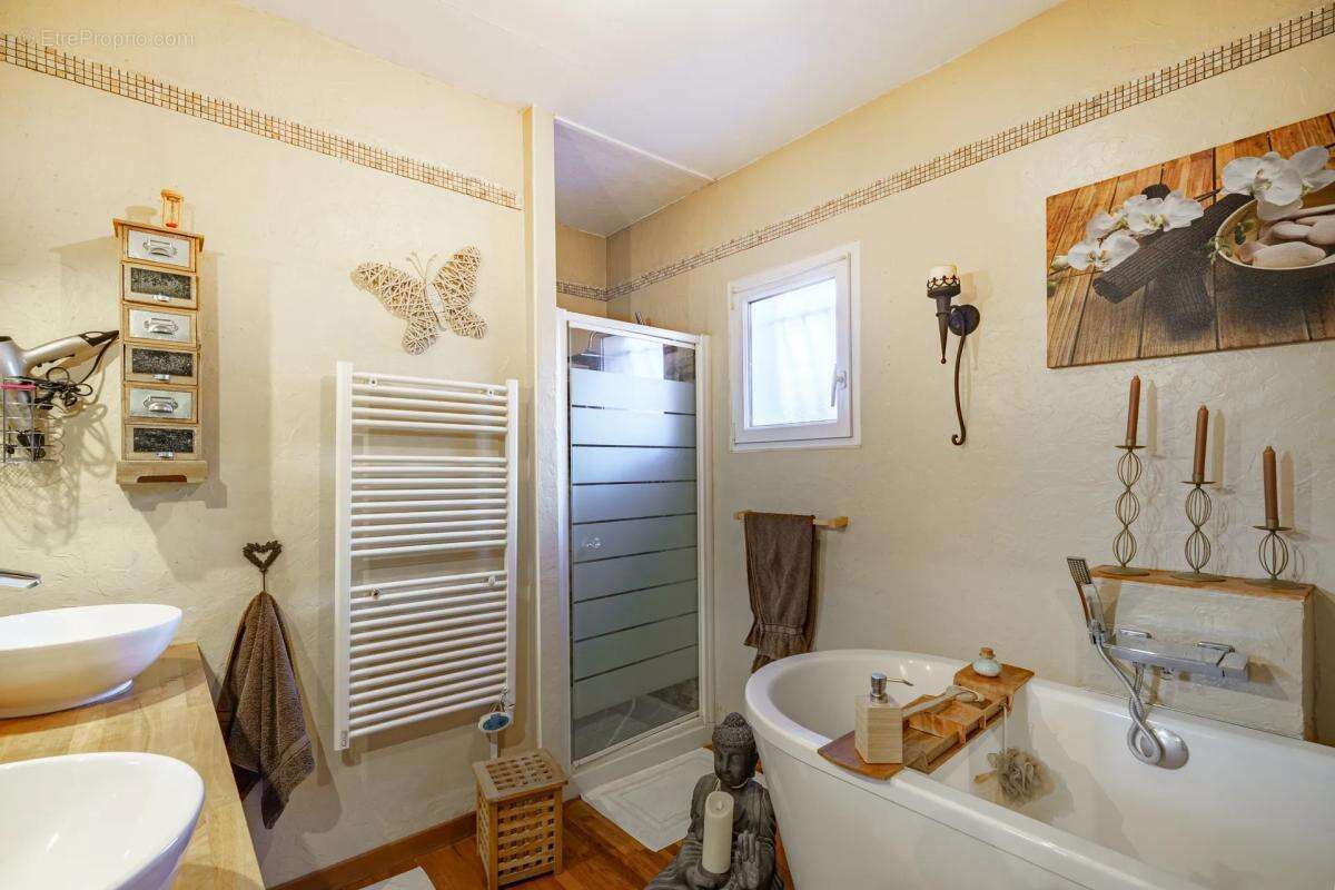 Maison à PELISSANNE