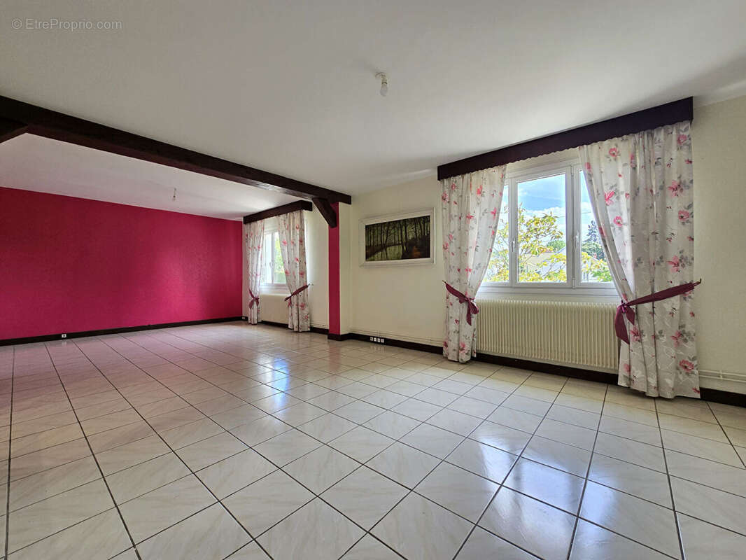 Maison à SAINT-JEAN-DE-LA-RUELLE