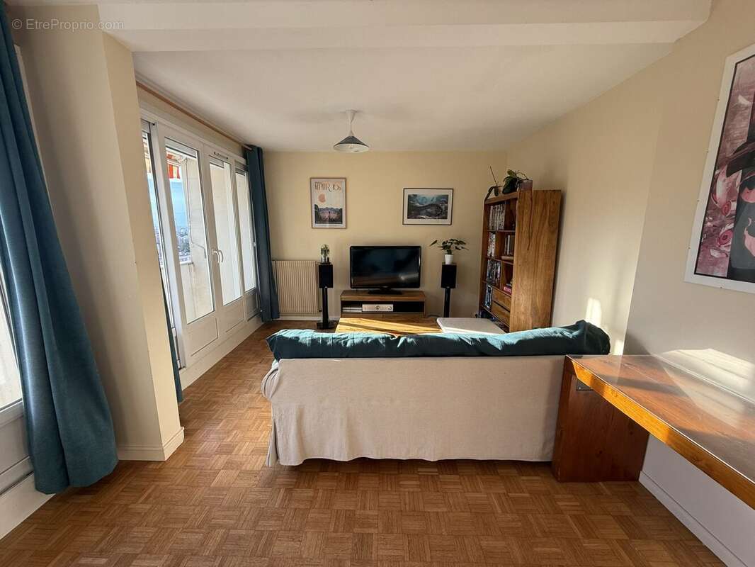 Appartement à SAINT-MARTIN-D&#039;HERES