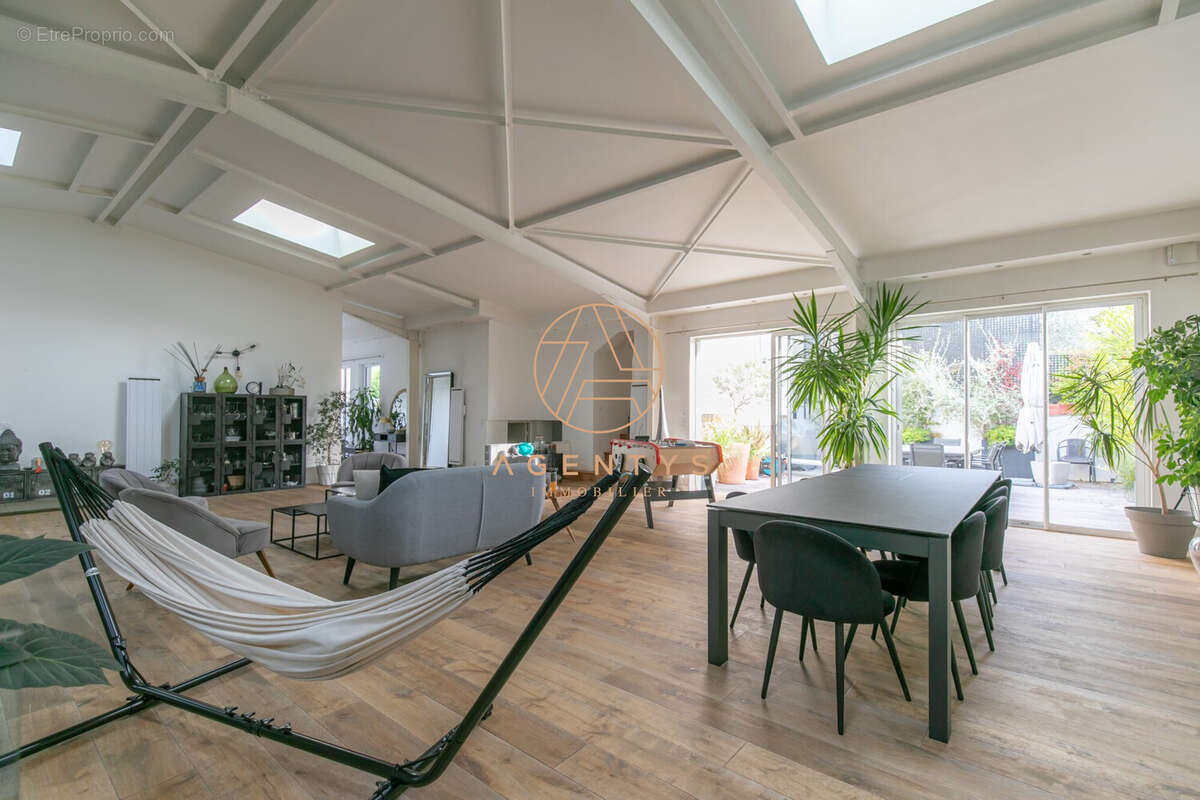 Maison à SAINT-MAUR-DES-FOSSES