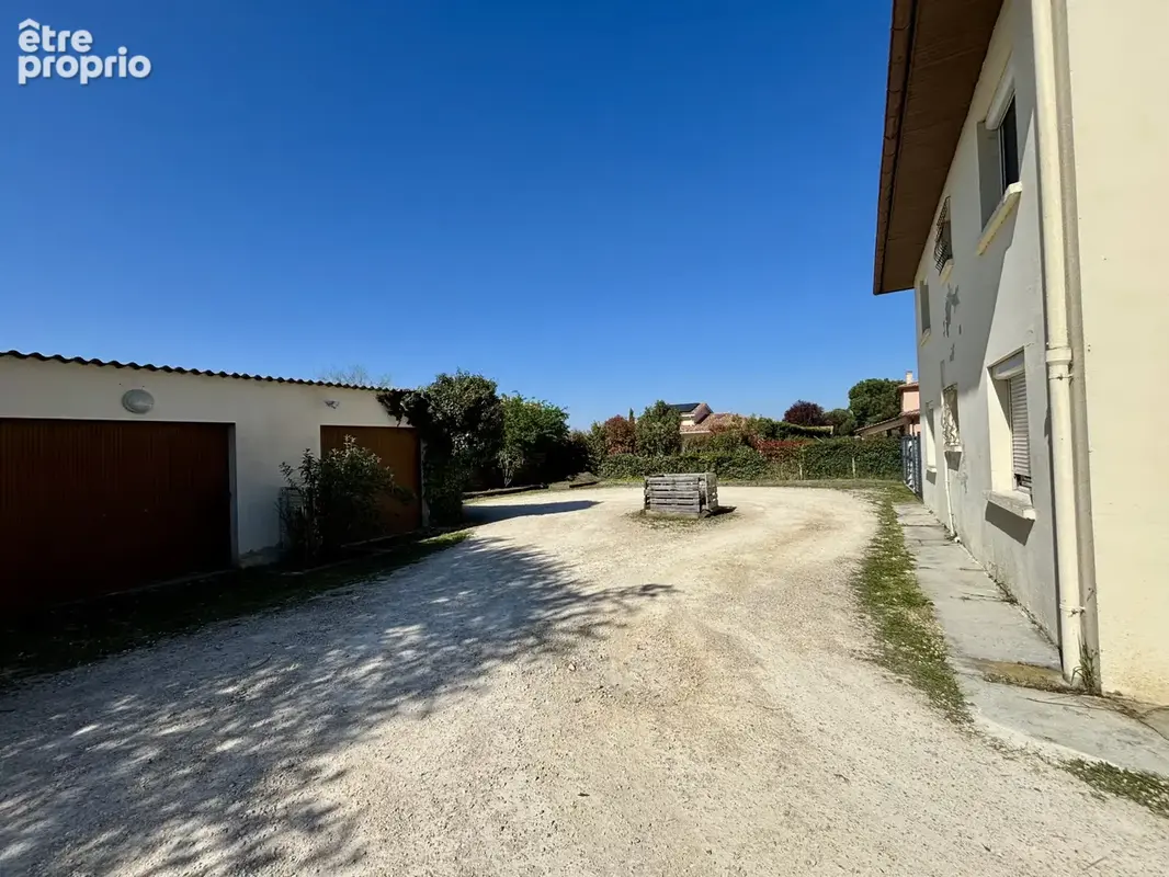 Local modulable + terrain constructible proche gare - photo 4