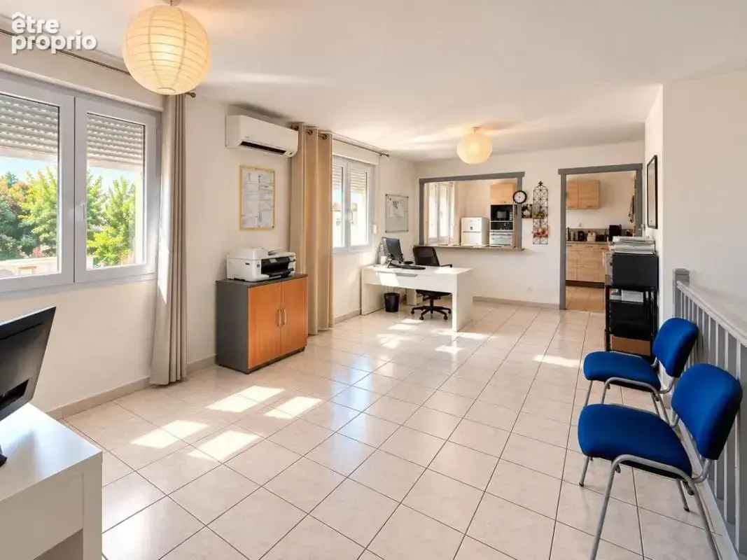 Commerce 400 m² à vendre à Poussan (34560) - photo 2