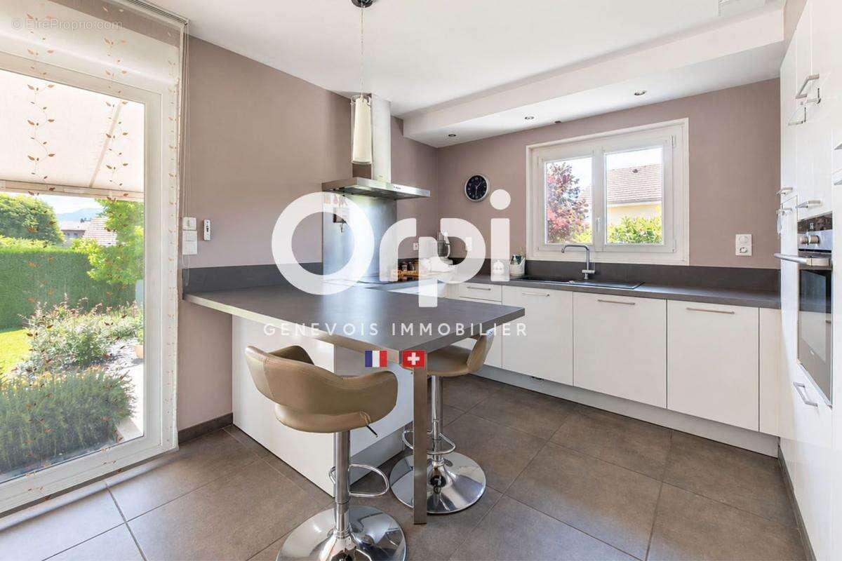 Maison à CRANVES-SALES