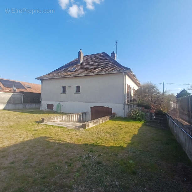 Maison à SAINT-JUST-SAINT-RAMBERT
