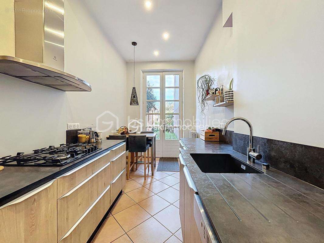 Propriété de caractère, maison 9 pièces 244 m² avec son annexe 27m² et bâtiment de 127m² - photo 9