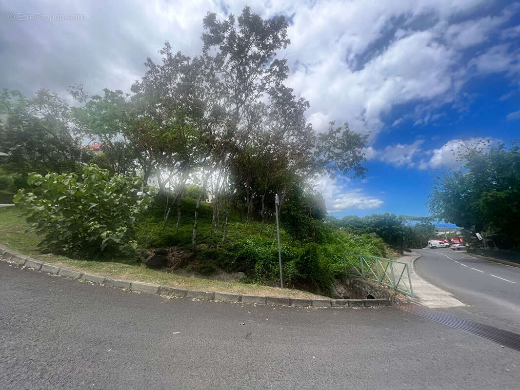 Terrain à LA POSSESSION