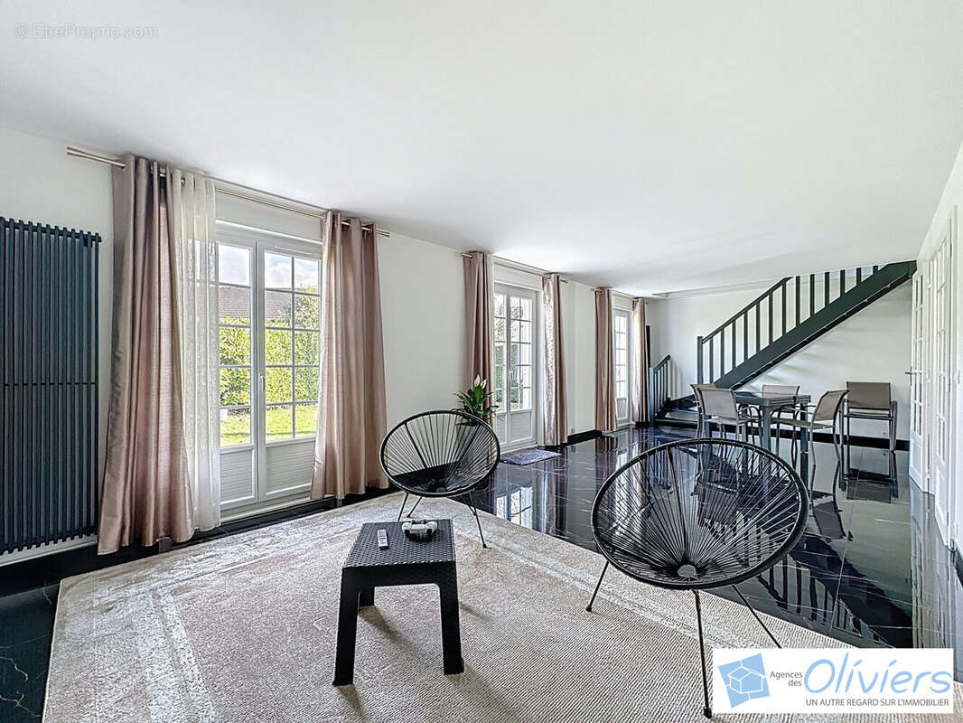 Maison à CERNAY-LA-VILLE