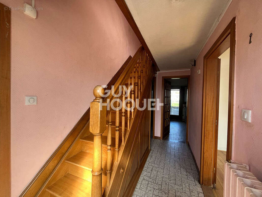 Maison à LACHAPELLE-SOUS-ROUGEMONT