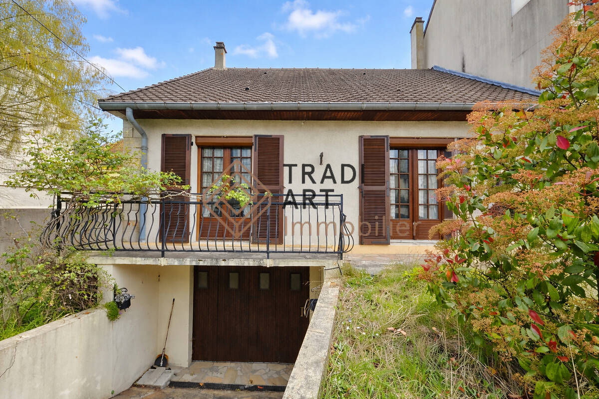 Maison à SAINTE-GENEVIEVE-DES-BOIS
