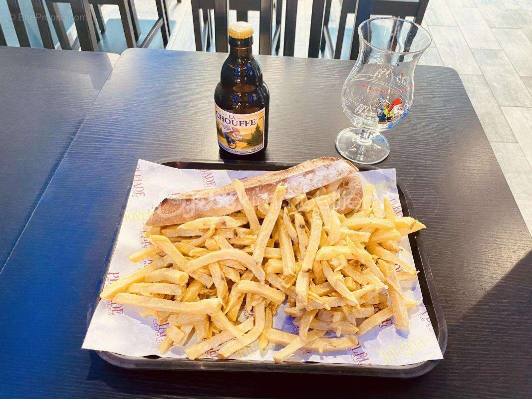 Commerce à PEROUGES