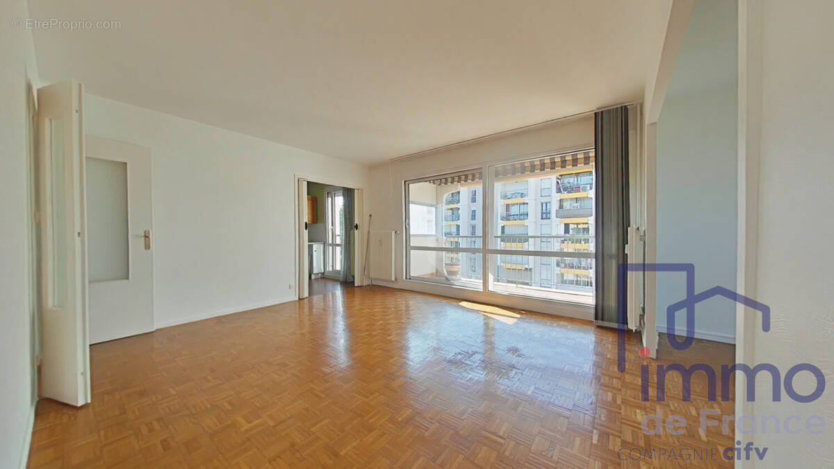 Appartement à SAINT-ETIENNE