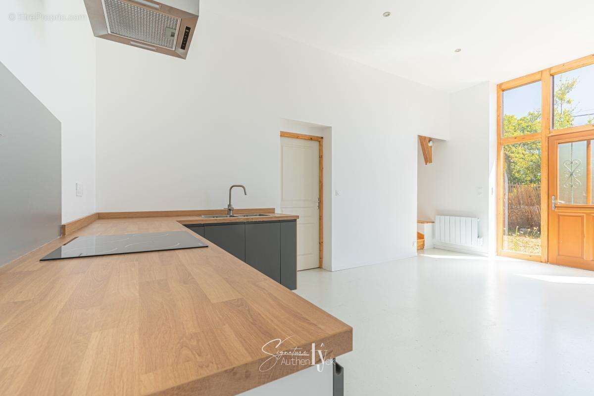 Maison 92 m² à Saint-Hilaire-Bonneval  - photo 9