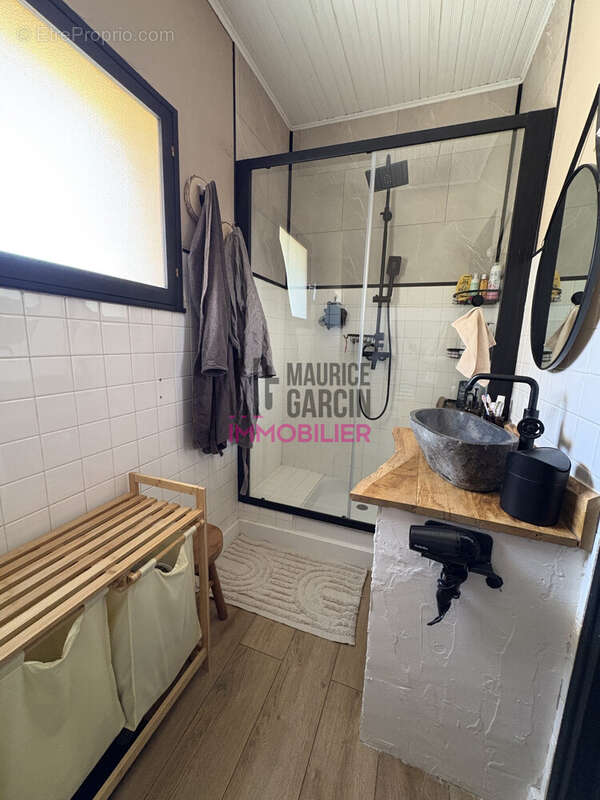 Salle d'eau - Maison à BEAUMES-DE-VENISE