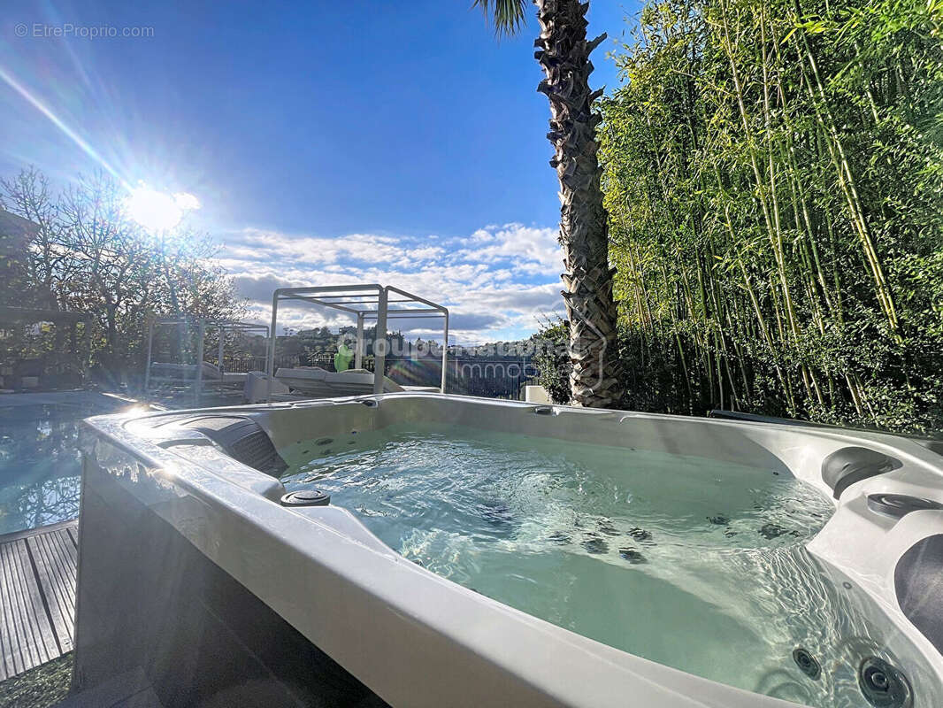 Maison à MANDELIEU-LA-NAPOULE