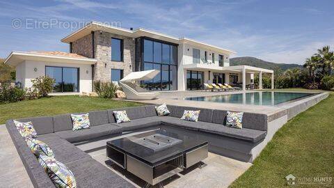 Maison à ROQUEFORT-LES-PINS