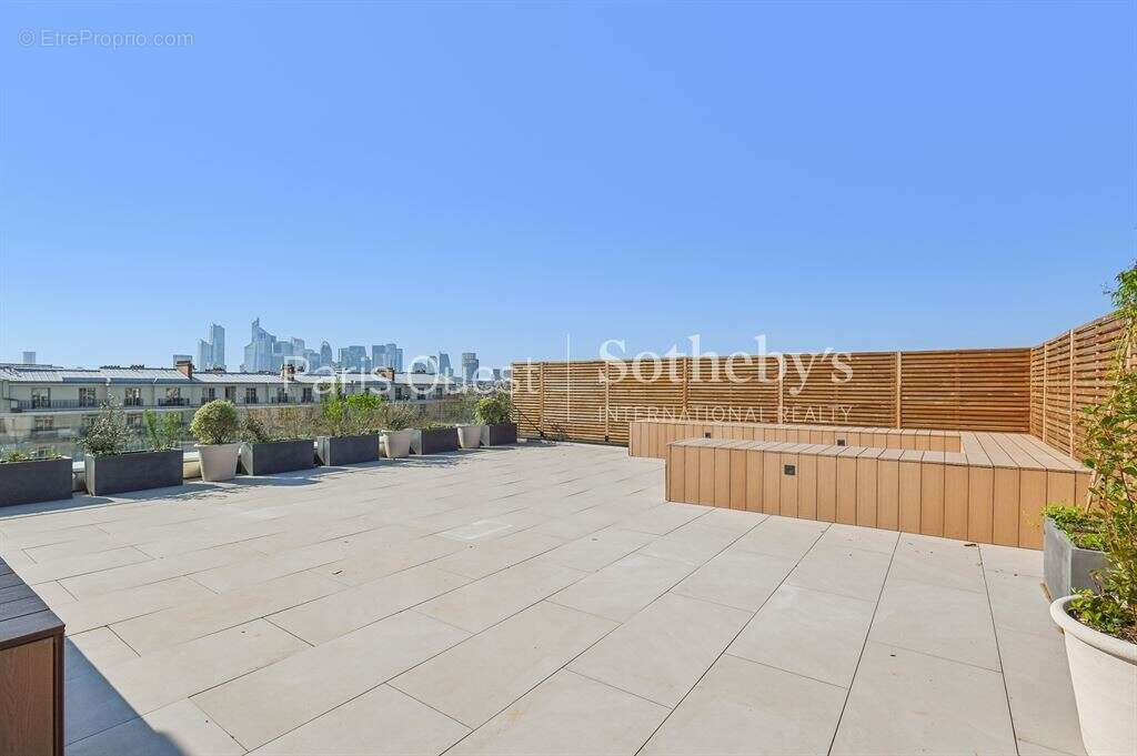 Appartement à NEUILLY-SUR-SEINE
