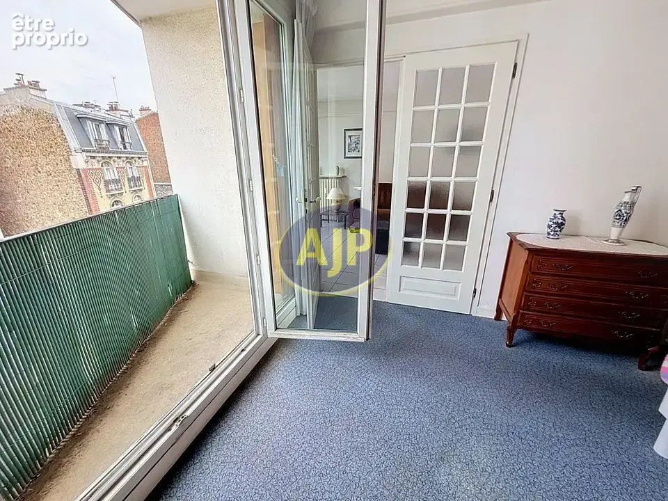 Lamarck-Caulaincourt , Appartement  2 pièces. - photo 3