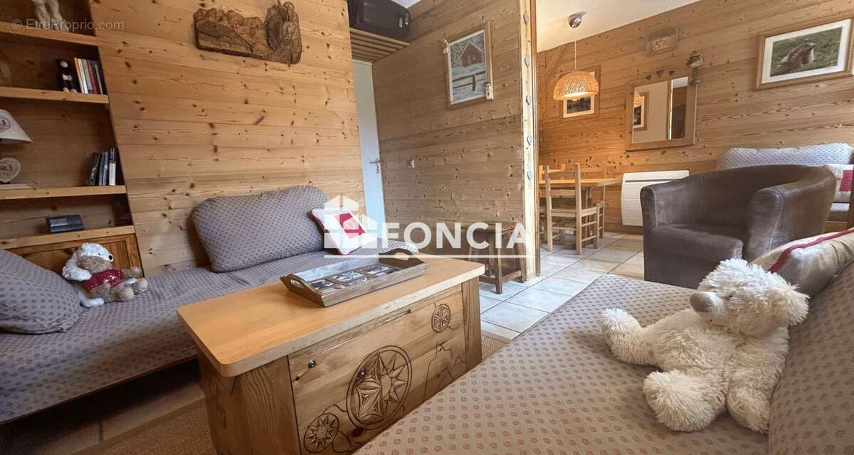 COUP DE CŒUR ! Appartement skis aux pieds rénové – Charme savoyard & DPE E - photo 4