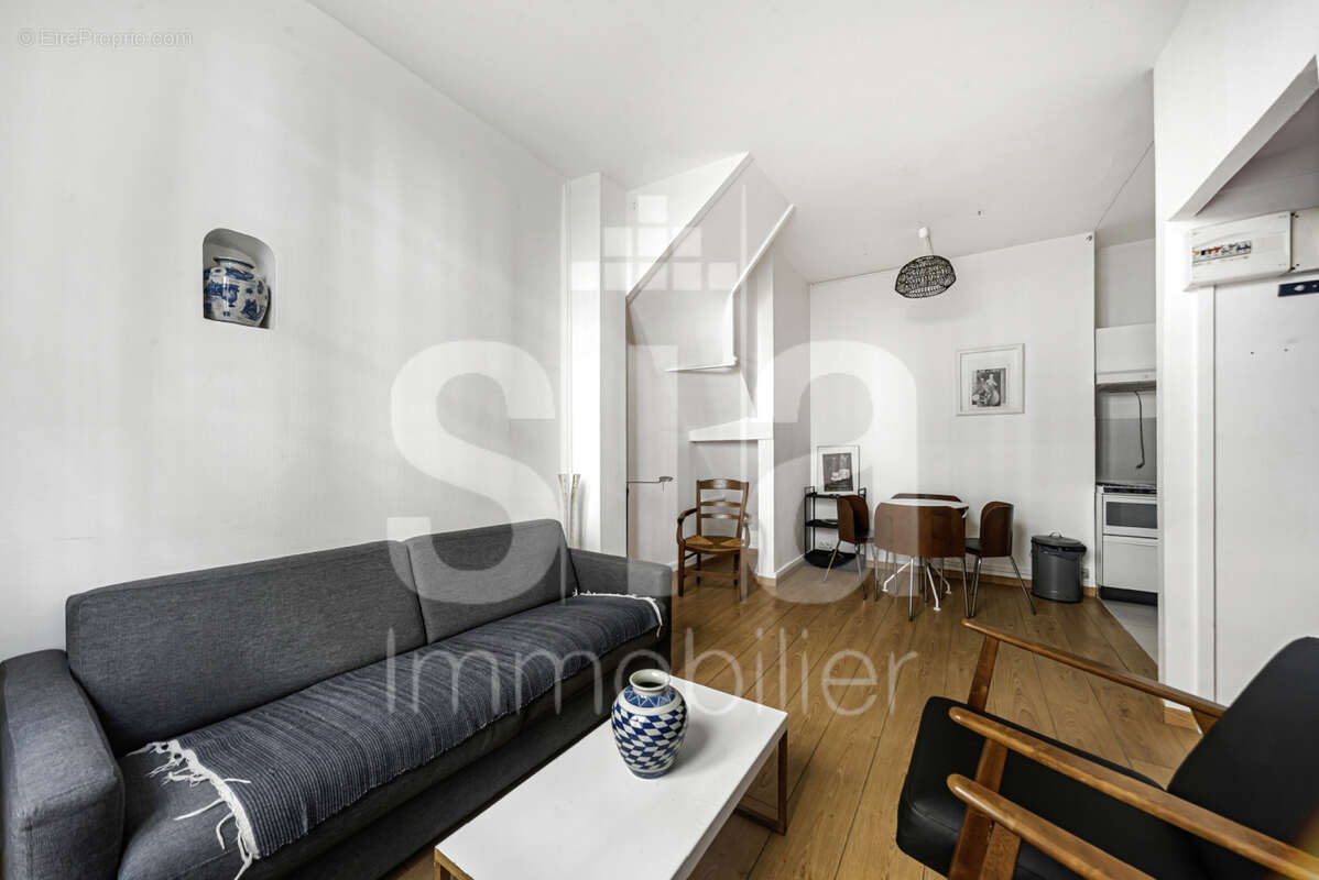 Appartement à PARIS-1E
